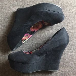 Madden girl size 10 black wedges